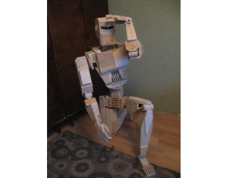 Illustration for article titled A life-sized Cylon made out of wood